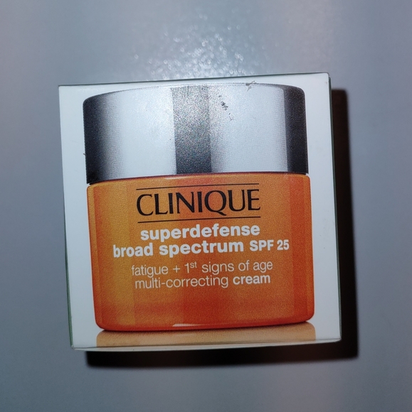 Clinique Superdefense Broad Spectrum SPF 25 Multi Correcting Cream - Picture 2 of 3